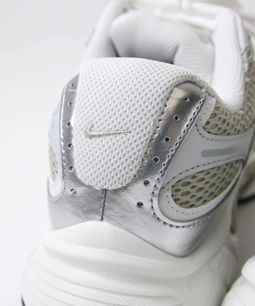 Gready Brilliant（グレディブリリアン）の「ＮＩＫＥ　Ｖ５ＲＮＲ（スニーカー・レディース・シルバー/ブラック・23/23.5/24/24.5）」の10枚目の写真