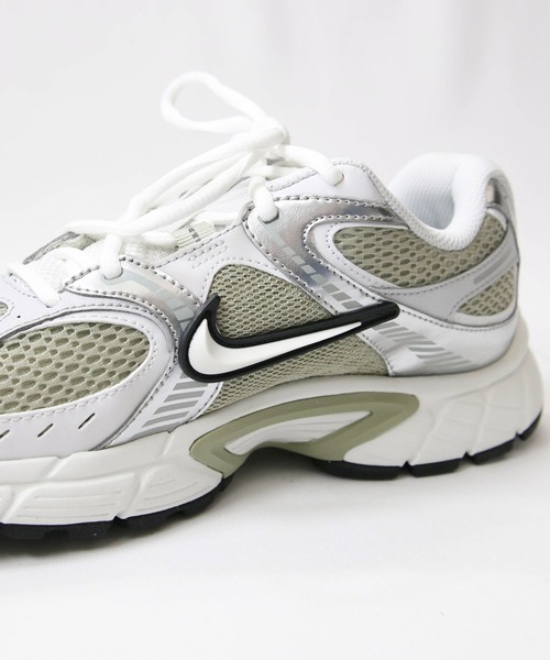 Gready Brilliant（グレディブリリアン）の「ＮＩＫＥ　Ｖ５ＲＮＲ（スニーカー・レディース・シルバー/ブラック・23/23.5/24/24.5）」の11枚目の写真