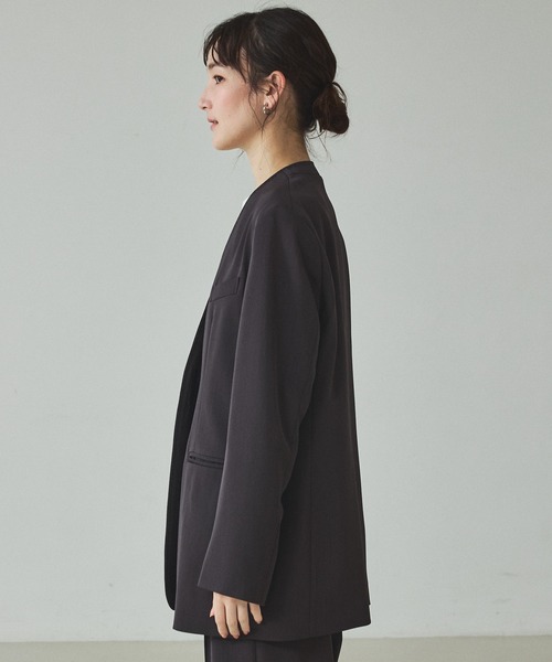 qualite（カリテ）の「【UVカット/ストレッチ/セットアップ対応】ドライカルゼノーカラージャケット/春服/夏服/オフィスカジュアル/セレモニー（テーラードジャケット・レディース・チャコールグレー/ベージュ・38/36）」の14枚目の写真