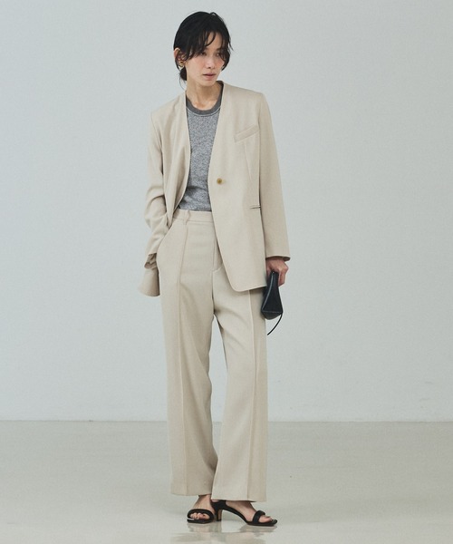 qualite（カリテ）の「【UVカット/ストレッチ/セットアップ対応】ドライカルゼノーカラージャケット/春服/夏服/オフィスカジュアル/セレモニー（テーラードジャケット・レディース・チャコールグレー/ベージュ・38/36）」の4枚目の写真