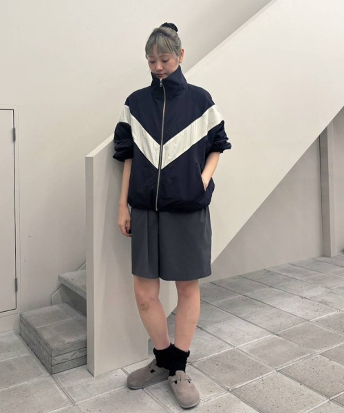 anuke（アンヌーク）の「Nylon Track Blouzon（ブルゾン・レディース・ネイビー/チャコールグレー・FREE）」の6枚目の写真