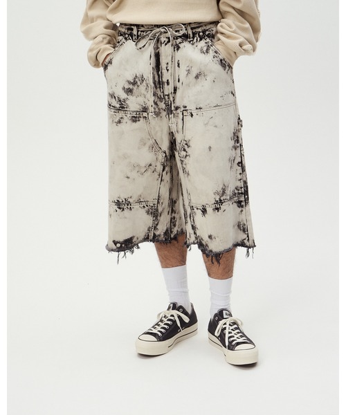 DISCOVERED(ディスカバード)の「BLEACH HAKAMA SHORTS(デニムパンツ・メンズ・ブラック/ホワイト・LARGE/SMALL)」の1枚目の写真
