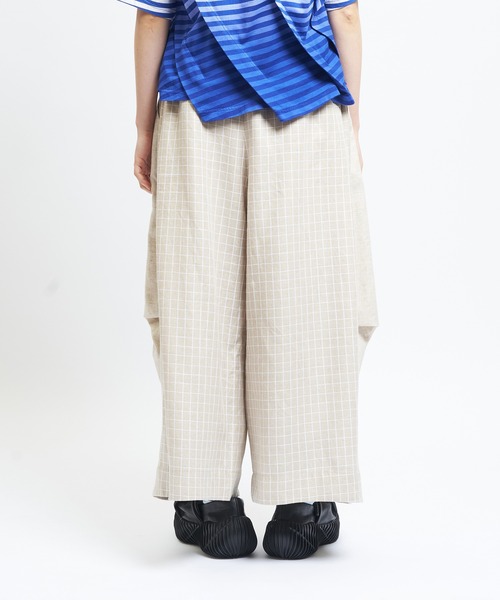 gomme(ゴム)の「ビッグタックリネンパンツ(その他パンツ・レディース・ブラック/キナリ・MEDIUM)」の14枚目の写真
