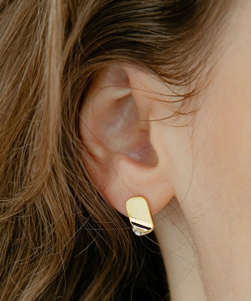 LAPUIS(ラピュイ)の「LAPUIS(ラピュイ)Bijou Plate pierced earrings(ピアス(両耳用)・レディース・マルチ/ゴールド・FREE)」の3枚目の写真
