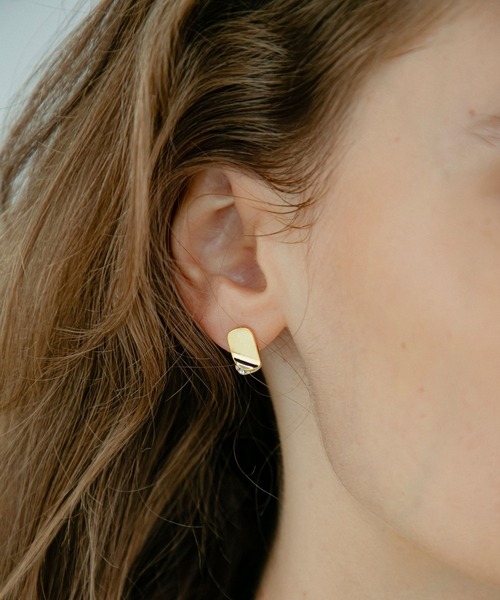 LAPUIS(ラピュイ)の「LAPUIS(ラピュイ)Bijou Plate pierced earrings(ピアス(両耳用)・レディース・マルチ/ゴールド・FREE)」の4枚目の写真