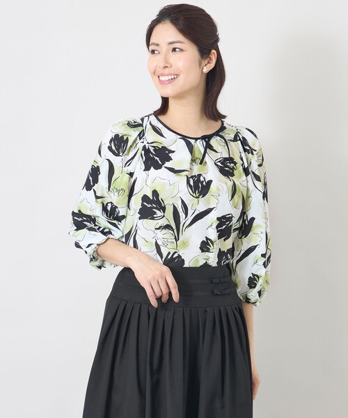 TO BE CHIC（トゥー ビー シック）の「チューリップグレースプリント ブラウス（シャツ/ブラウス・レディース・グリーン/ピンク系その他2・40）」の2枚目の写真