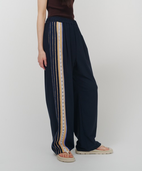 THINGS THAT MATTER(シングス ザット マター)の「TORCHON LACE SWITCHING PANTS / トーション レース スイッチング パンツ(スウェットパンツ・レディース・ブラック/ネイビー/ベージュ・FREE)」の3枚目の写真