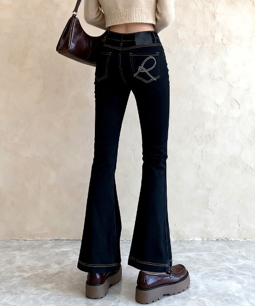 Vipoa（ヴィポア）の「Pocket embroidery flare denim pants（デニムパンツ・レディース・ブラック系その他・MEDIUM/SMALL）」の3枚目の写真