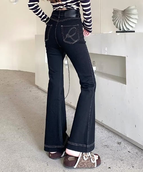 Vipoa（ヴィポア）の「Pocket embroidery flare denim pants（デニムパンツ・レディース・ブラック系その他・MEDIUM/SMALL）」の5枚目の写真