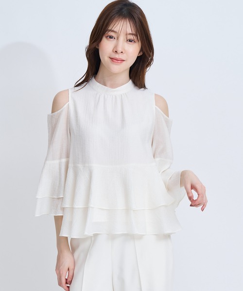 NOELA（ノエラ）の「ショルダーカットフリルブラウス（シャツ/ブラウス・レディース・ベージュ/オフホワイト・フリー）」の2枚目の写真