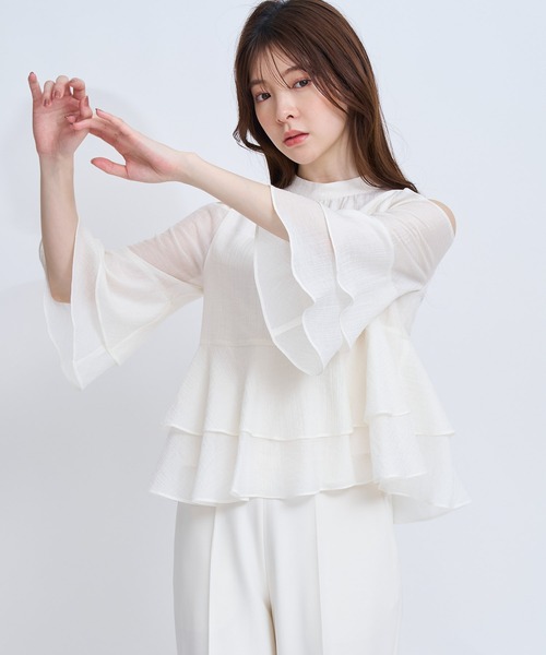 NOELA（ノエラ）の「ショルダーカットフリルブラウス（シャツ/ブラウス・レディース・ベージュ/オフホワイト・フリー）」の4枚目の写真