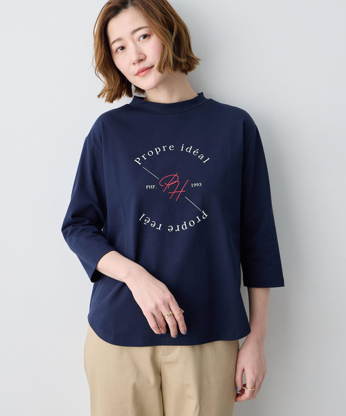 Petit Honfleur(プチオンフルール)の「ロゴプリントモックネックTシャツ【オーガニックコットンブレンド・綿100%】(Tシャツ/カットソー・レディース・ホワイト/ネイビー・M/L)」の3枚目の写真