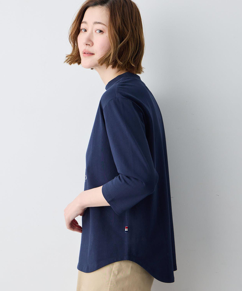 Petit Honfleur(プチオンフルール)の「ロゴプリントモックネックTシャツ【オーガニックコットンブレンド・綿100%】(Tシャツ/カットソー・レディース・ホワイト/ネイビー・M/L)」の5枚目の写真