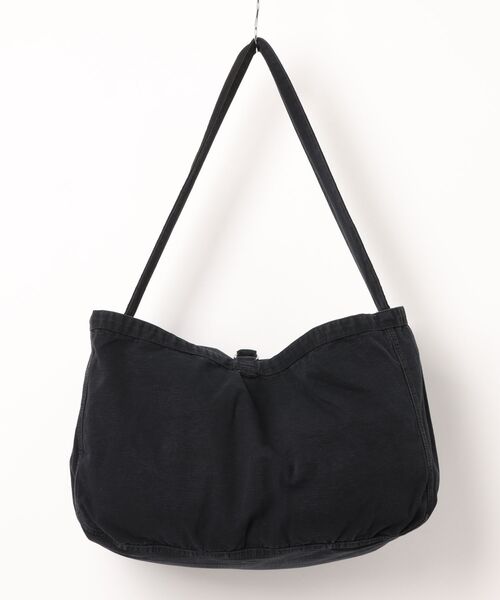 BILLY'S ENT（ビリーズエンター）の「Packers Equipment NEWSPAPER BAG　PE-302-002（ショルダーバッグ・メンズ・ブラック・FREE）」の3枚目の写真
