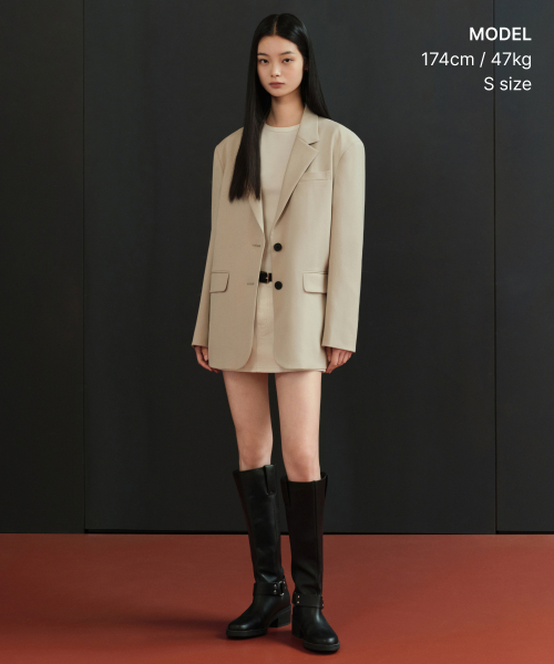 MUSINSA STANDARD WOMAN（ムシンサスタンダードウーマン）の「ウィメンズオーバーショルダーオーバーサイズブレザー[ウォームサンド]（テーラードジャケット・レディース・その他・SMALL/MEDIUM/LARGE/X-SMALL）」の4枚目の写真