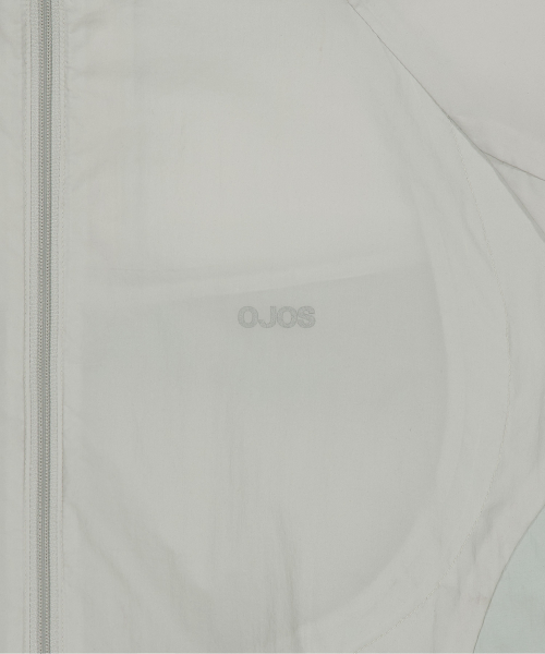 OJOS(オホス)の「Paneled Lightweight Windbreaker / Grey(ナイロンジャケット・レディース・その他・1/2/3)」の4枚目の写真
