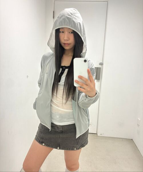 OJOS(オホス)の「Paneled Lightweight Windbreaker / Grey(ナイロンジャケット・レディース・その他・1/2/3)」の8枚目の写真