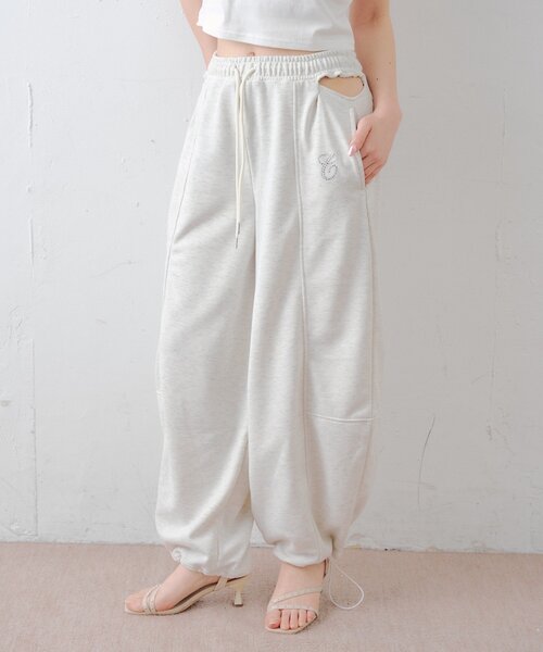 Chico（チコ）の「サイドカットバレルレッグスウェットパンツ（その他パンツ・レディース・ホワイト系その他/ネイビー/グレー・FREE）」の2枚目の写真