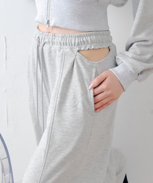 Chico（チコ）の「サイドカットバレルレッグスウェットパンツ（その他パンツ・レディース・ホワイト系その他/ネイビー/グレー・FREE）」の3枚目の写真
