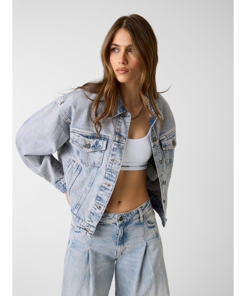 GUESS JEANS(ゲスジーンズ)の「GUESS JEANS Oversize Trucker Jacket デニムジャケット(デニムジャケット・レディース・インディゴブルー・X-SMALL/SMALL/MEDIUM)」の5枚目の写真