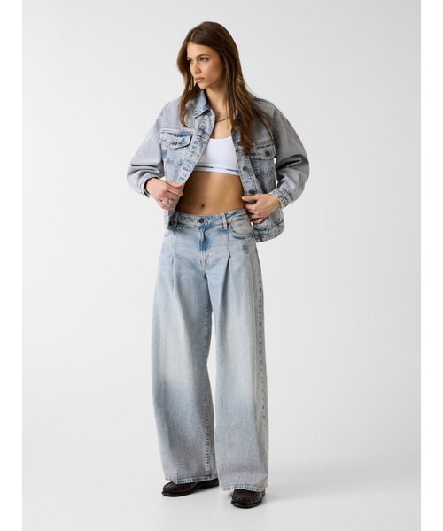 GUESS JEANS(ゲスジーンズ)の「GUESS JEANS Oversize Trucker Jacket デニムジャケット(デニムジャケット・レディース・インディゴブルー・X-SMALL/SMALL/MEDIUM)」の4枚目の写真
