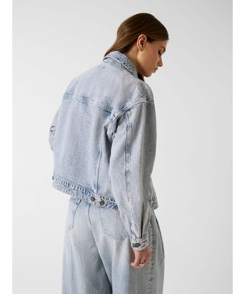 GUESS JEANS(ゲスジーンズ)の「GUESS JEANS Oversize Trucker Jacket デニムジャケット(デニムジャケット・レディース・インディゴブルー・X-SMALL/SMALL/MEDIUM)」の3枚目の写真