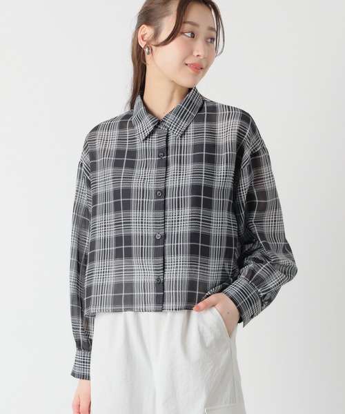 Honeys(ハニーズ)の「キャミ付シアーシャツ(シャツ/ブラウス・レディース・グレー/アイボリー/ブラック/ブルー系その他3/ブラウン系その他2/ベージュ系その他2/ブラック系その他2・L/M/S/SS)」の3枚目の写真