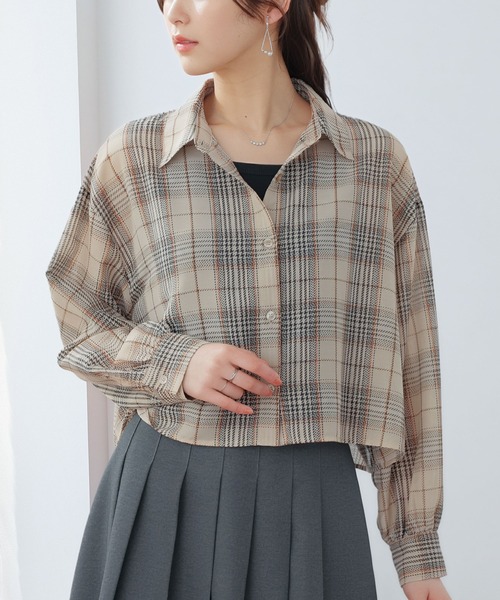 Honeys(ハニーズ)の「キャミ付シアーシャツ(シャツ/ブラウス・レディース・グレー/アイボリー/ブラック/ブルー系その他3/ブラウン系その他2/ベージュ系その他2/ブラック系その他2・L/M/S/SS)」の6枚目の写真