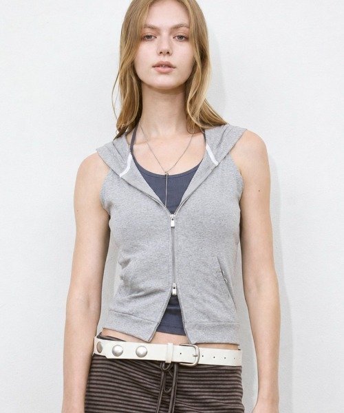 Безрукавная худи с двойной молнией — sleeveless double‑zip hoodie