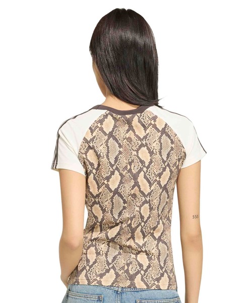 adidas（アディダス）の「adidas SNAKE PRINT CALI TEE / アディダス スネーク プリント カリ Tシャツ（Tシャツ/カットソー・レディース・ベージュ・S/M/L）」の9枚目の写真