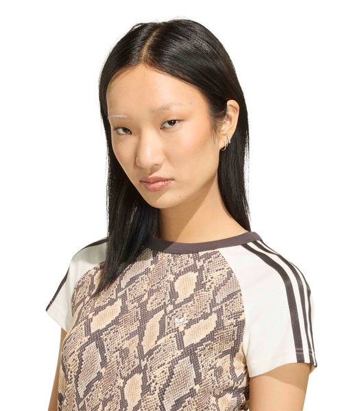 adidas（アディダス）の「adidas SNAKE PRINT CALI TEE / アディダス スネーク プリント カリ Tシャツ（Tシャツ/カットソー・レディース・ベージュ・S/M/L）」の2枚目の写真