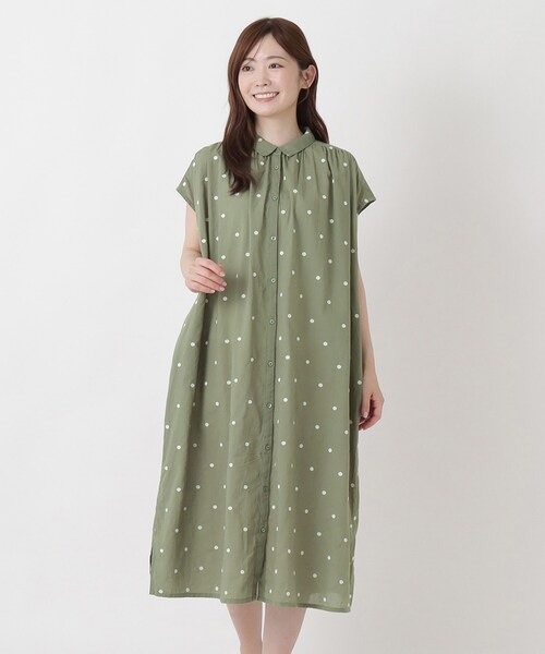 one'sterrace(ワンズテラス)の「ドット刺繍 フレンチスリーブワンピース(ワンピース・レディース・カーキ系5/ブラック系8/ベージュ系8・02)」の4枚目の写真