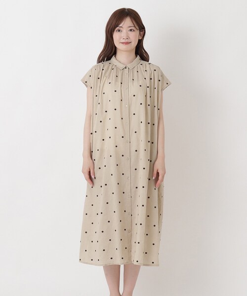 one'sterrace(ワンズテラス)の「ドット刺繍 フレンチスリーブワンピース(ワンピース・レディース・カーキ系5/ブラック系8/ベージュ系8・02)」の5枚目の写真