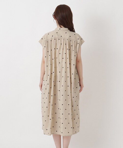 one'sterrace(ワンズテラス)の「ドット刺繍 フレンチスリーブワンピース(ワンピース・レディース・カーキ系5/ブラック系8/ベージュ系8・02)」の7枚目の写真
