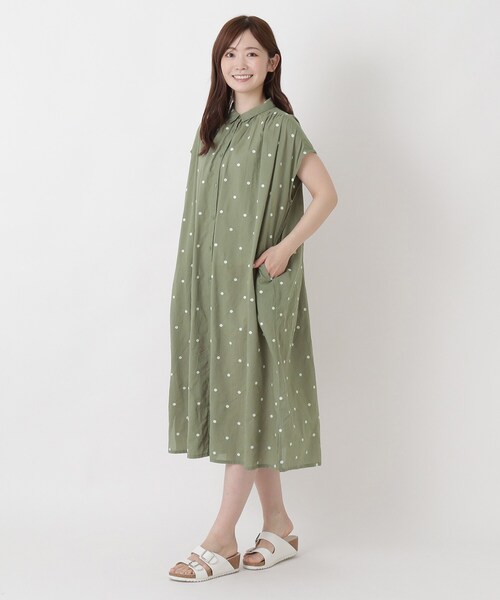one'sterrace(ワンズテラス)の「ドット刺繍 フレンチスリーブワンピース(ワンピース・レディース・カーキ系5/ブラック系8/ベージュ系8・02)」の16枚目の写真