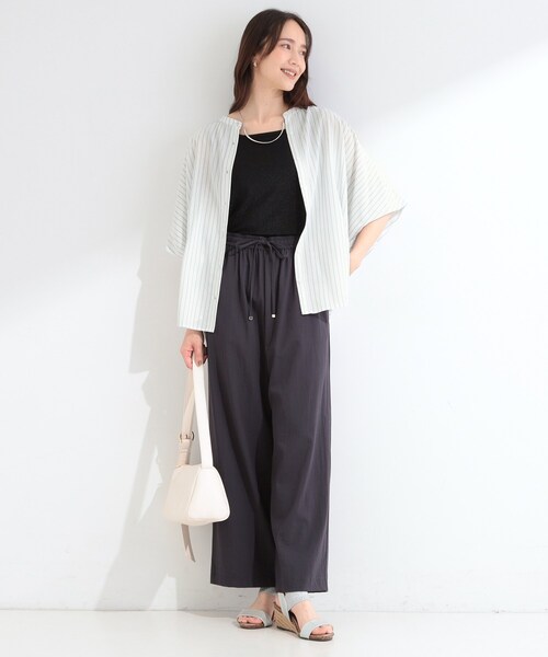 SHOO・LA・RUE(シューラルー)の「【ひんやり/洗濯機可/体型カバー】二の腕隠れる ゆるっと襟ギャザーレーヨンブラウス(シャツ/ブラウス・レディース・チャコールグレー/ホワイト系5/ピンク系その他/ブルー系7・00)」の11枚目の写真