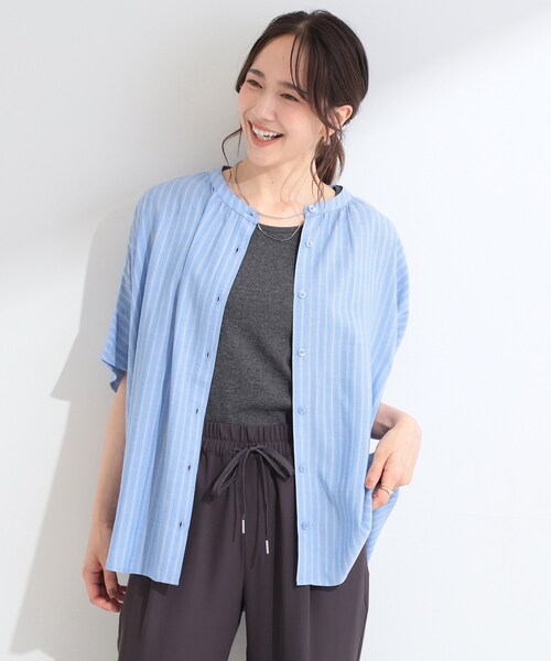 SHOO・LA・RUE(シューラルー)の「【ひんやり/洗濯機可/体型カバー】二の腕隠れる ゆるっと襟ギャザーレーヨンブラウス(シャツ/ブラウス・レディース・チャコールグレー/ホワイト系5/ピンク系その他/ブルー系7・00)」の17枚目の写真