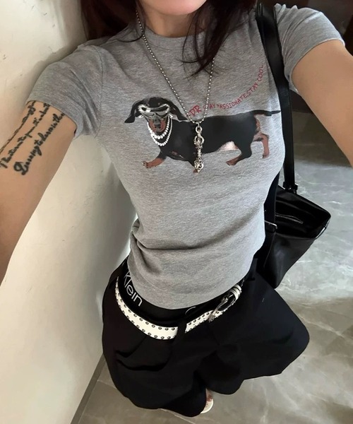 meJane(ミージェーン)の「犬モチーフ クルーネックTシャツ(Tシャツ/カットソー・レディース・霜降りグレー/ホワイト・FREE)」の1枚目の写真
