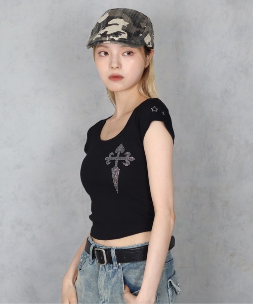 BARELY BLUE(ベアリーブルー)の「【 BARELY BLUE / ベアリーブルー 】 クロス ビジュー クロップド 半袖 Tシャツ(Tシャツ/カットソー・レディース・ブラック/ホワイト・FREE)」の6枚目の写真