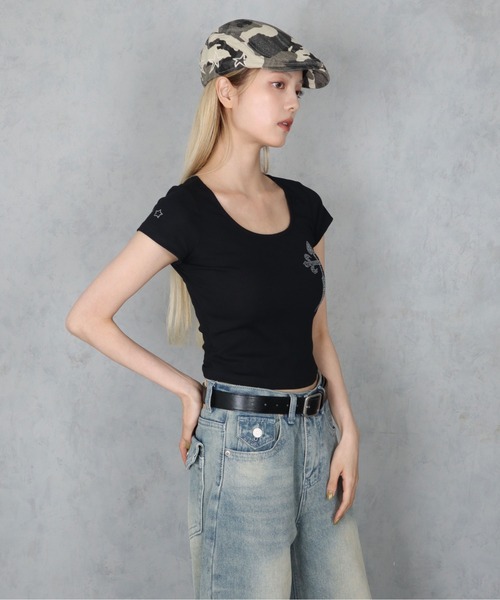 BARELY BLUE(ベアリーブルー)の「【 BARELY BLUE / ベアリーブルー 】 クロス ビジュー クロップド 半袖 Tシャツ(Tシャツ/カットソー・レディース・ブラック/ホワイト・FREE)」の7枚目の写真