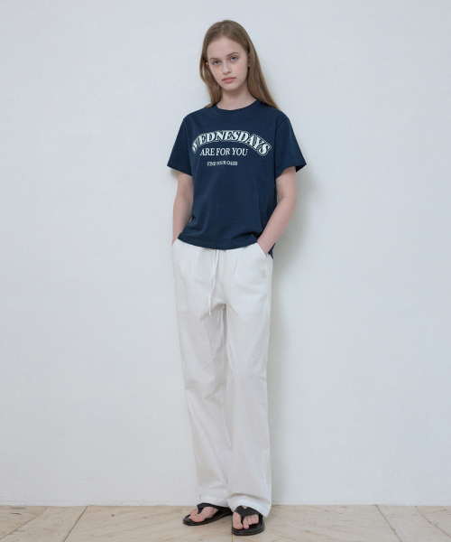 WEDNESDAYOASISFORWOMEN(ウェンズデー オアシス フォー ウーマン)の「W/シグネチャーカーブロゴ半袖Tシャツ_NAVY(W25-TP21)(Tシャツ/カットソー・レディース・ネイビー・SMALL)」の2枚目の写真