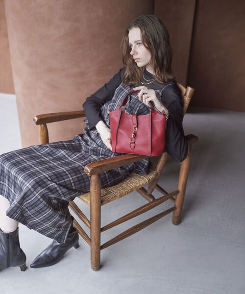 YECCA VECCA(イェッカヴェッカ)の「4wayミニバッグ(ハンドバッグ・レディース・ブラック/シルバー系その他/レッド/グリーン・FREE)」の5枚目の写真