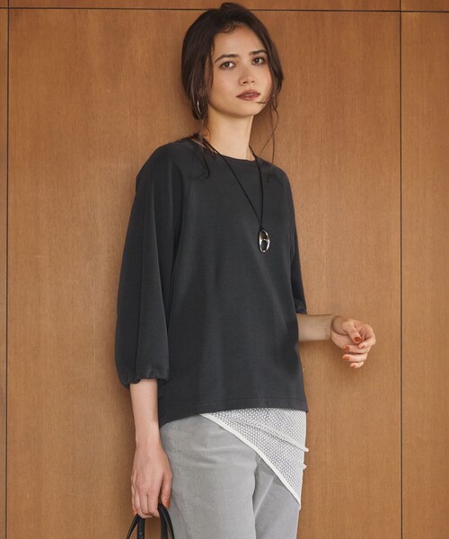 23区(ニジュウサンク)の「ライトダンボール バルーン袖プルオーバー(Tシャツ/カットソー・レディース・ネイビー系/グレー系/ベージュ系・38)」の2枚目の写真