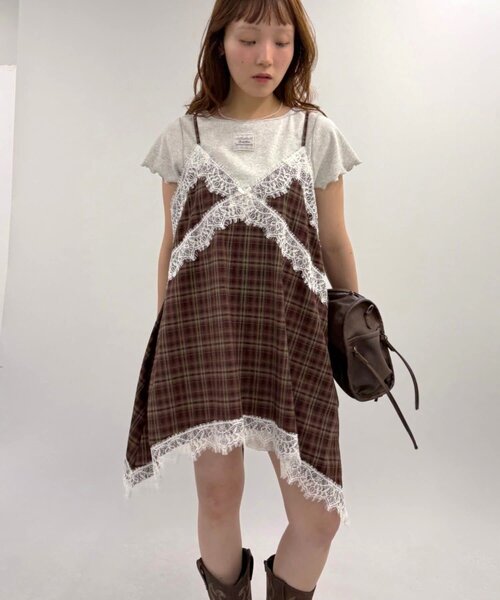 w closet(ダブルクローゼット)の「イレヘムチェックミニキャミワンピース(ワンピース・レディース・ブルー/ボルドー・FREE)」の2枚目の写真