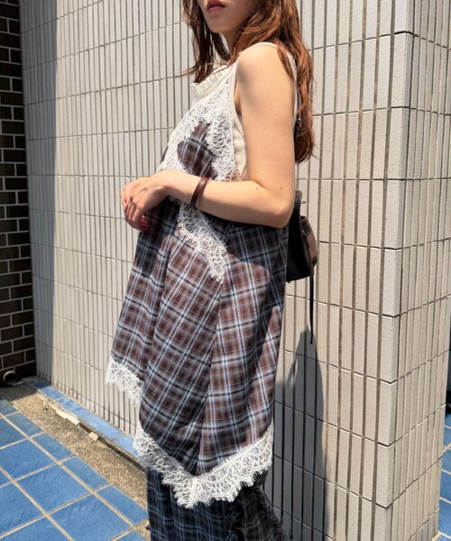 w closet(ダブルクローゼット)の「イレヘムチェックミニキャミワンピース(ワンピース・レディース・ブルー/ボルドー・FREE)」の4枚目の写真