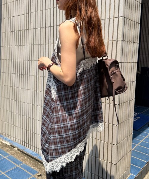 w closet(ダブルクローゼット)の「イレヘムチェックミニキャミワンピース(ワンピース・レディース・ブルー/ボルドー・FREE)」の5枚目の写真