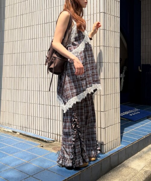 w closet(ダブルクローゼット)の「イレヘムチェックミニキャミワンピース(ワンピース・レディース・ブルー/ボルドー・FREE)」の8枚目の写真