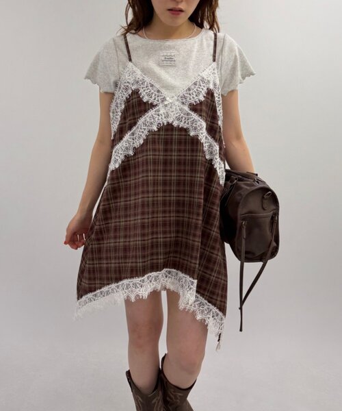 w closet(ダブルクローゼット)の「イレヘムチェックミニキャミワンピース(ワンピース・レディース・ブルー/ボルドー・FREE)」の10枚目の写真