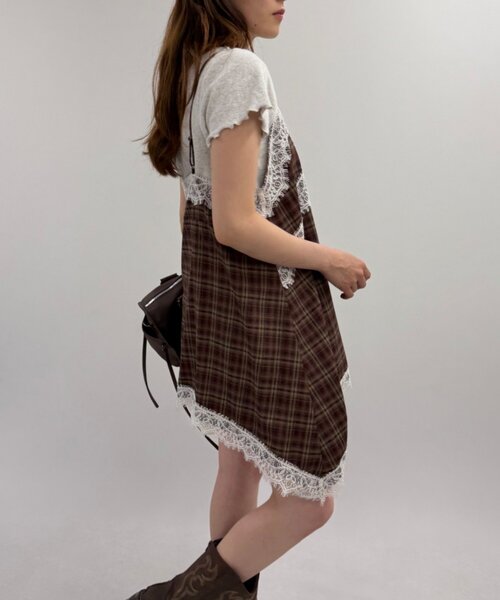 w closet(ダブルクローゼット)の「イレヘムチェックミニキャミワンピース(ワンピース・レディース・ブルー/ボルドー・FREE)」の11枚目の写真