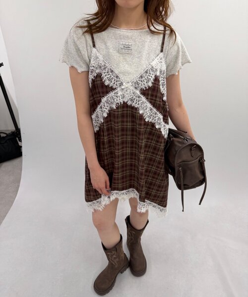 w closet(ダブルクローゼット)の「イレヘムチェックミニキャミワンピース(ワンピース・レディース・ブルー/ボルドー・FREE)」の12枚目の写真